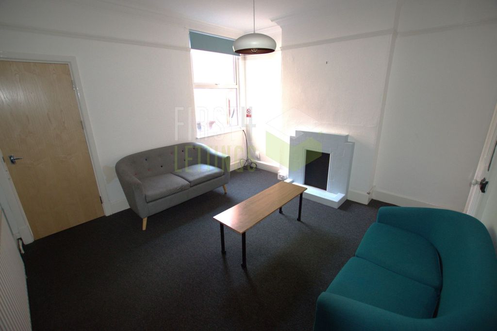 Property photo 3 of 10 Photo 1