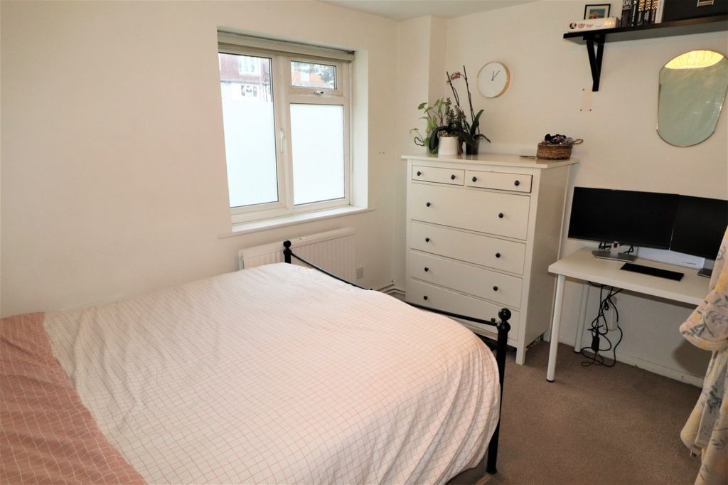 Property photo 3 of 10 Picture No. 12