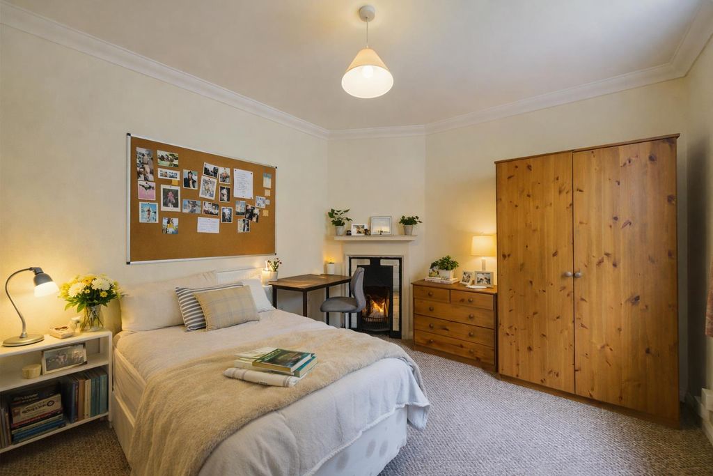 Property photo 3 of 21 Cozy And Personal Bedroom Space.Png