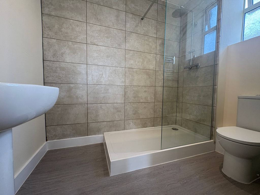 Property photo 2 of 4 Bathroom