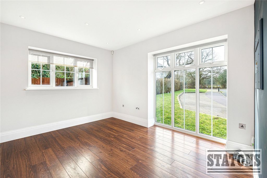 Property photo 2 of 19 Picture No. 31