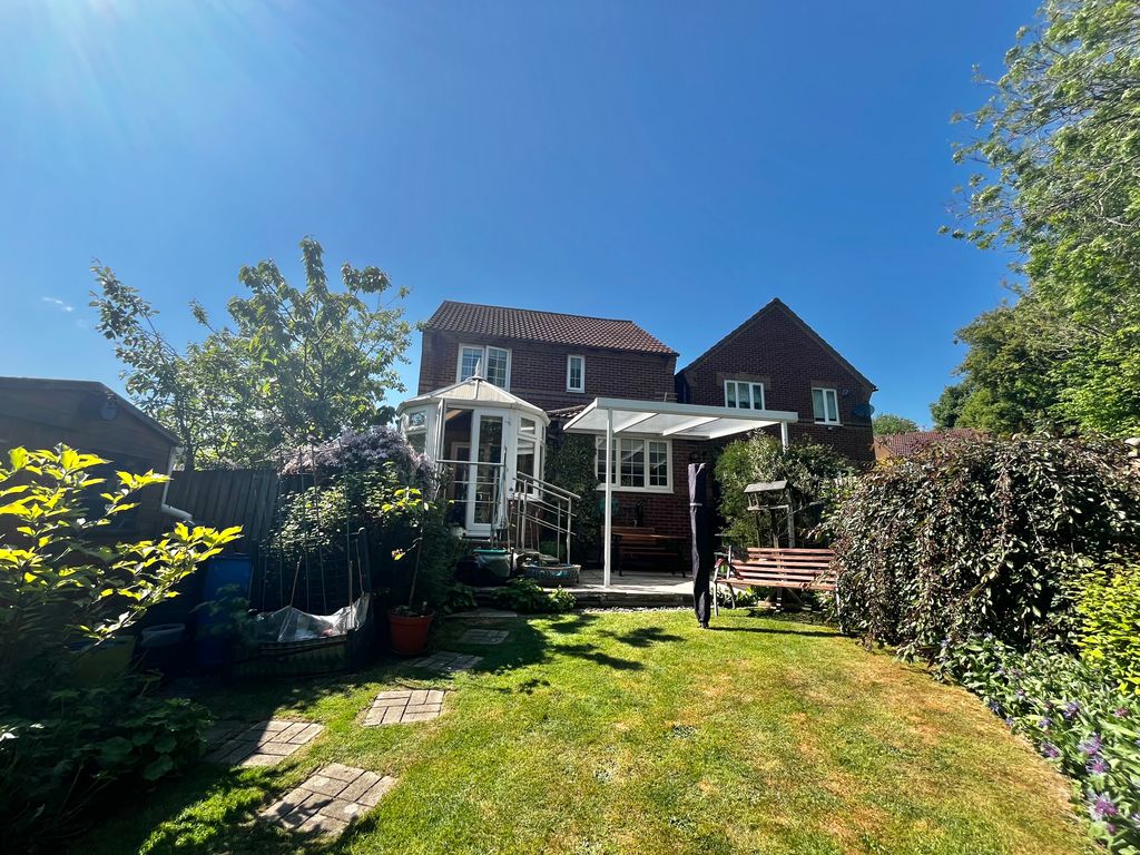 Property photo 2 of 28