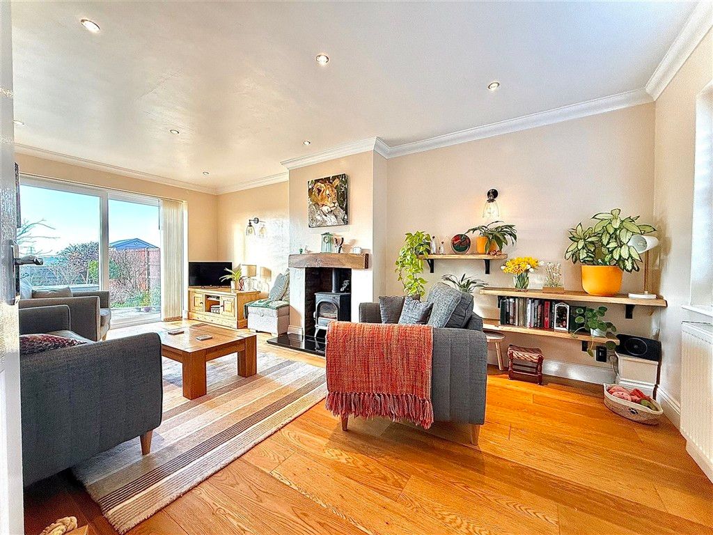 Property photo 1 of 13 Lounge