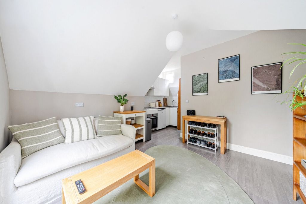 Property photo 3 of 11 Picture No. 18