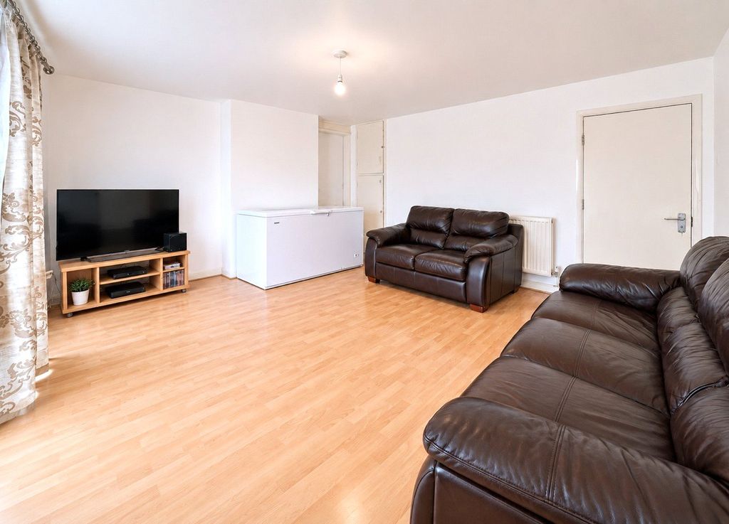 Property photo 3 of 10 Picture No. 11