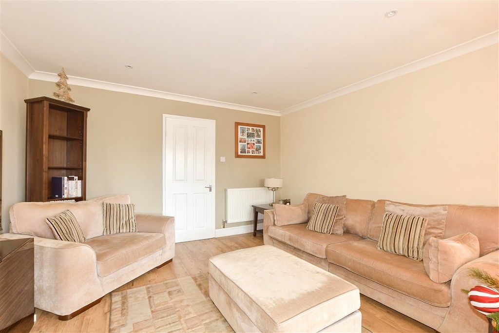 Property photo 3 of 9 Lounge