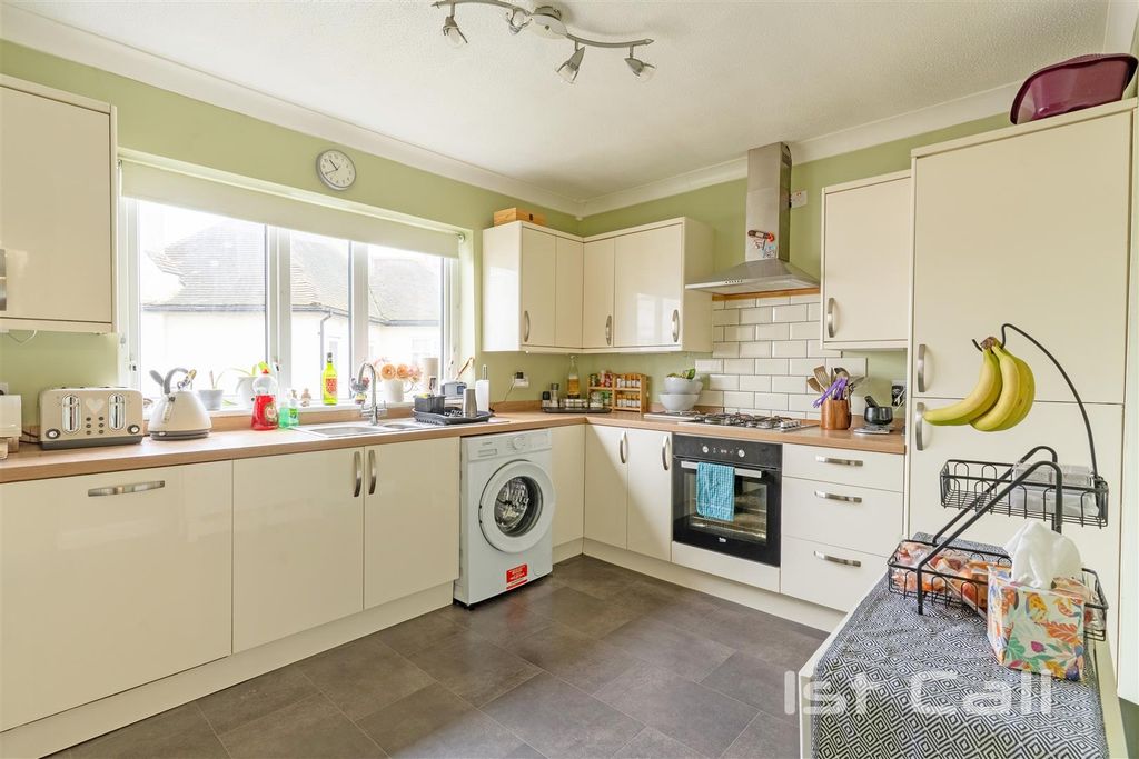 Property photo 3 of 11 Kitchen/ Breakfast Room