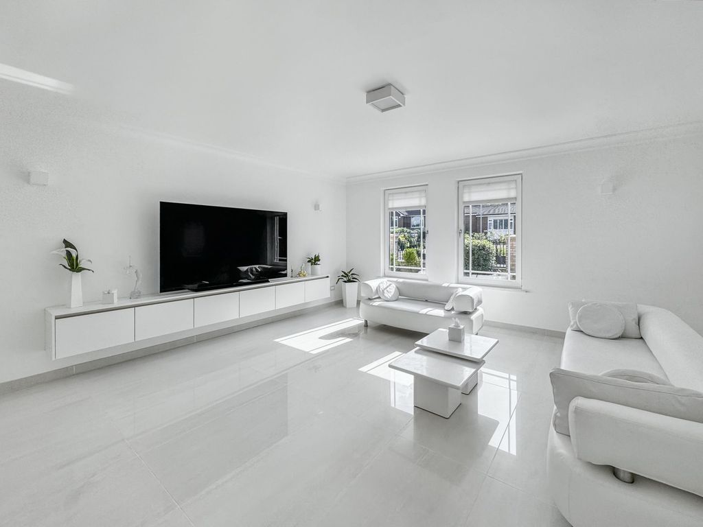 Property photo 3 of 29