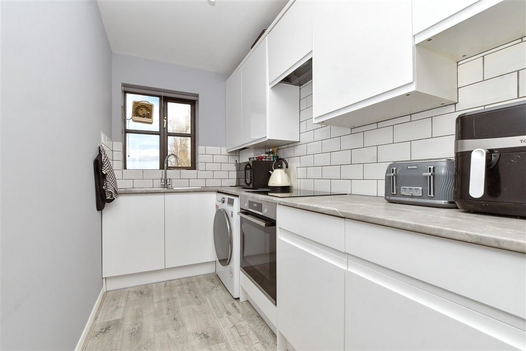 Property photo 3 of 11 Kitchen