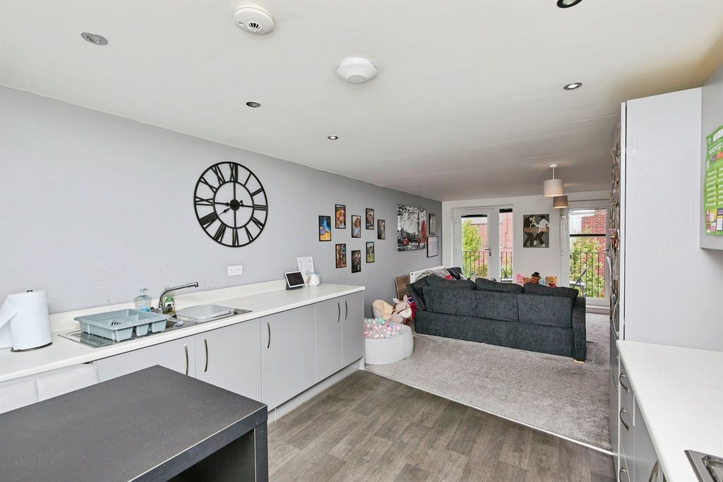 Property photo 2 of 12