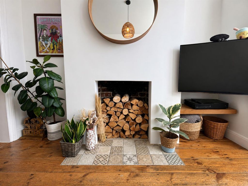 Property photo 3 of 21 2