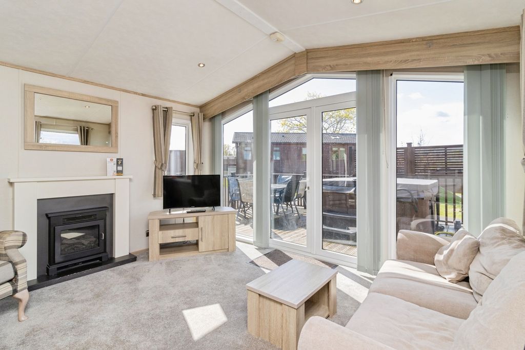 Property photo 3 of 19 Pbox-Img.Jpg