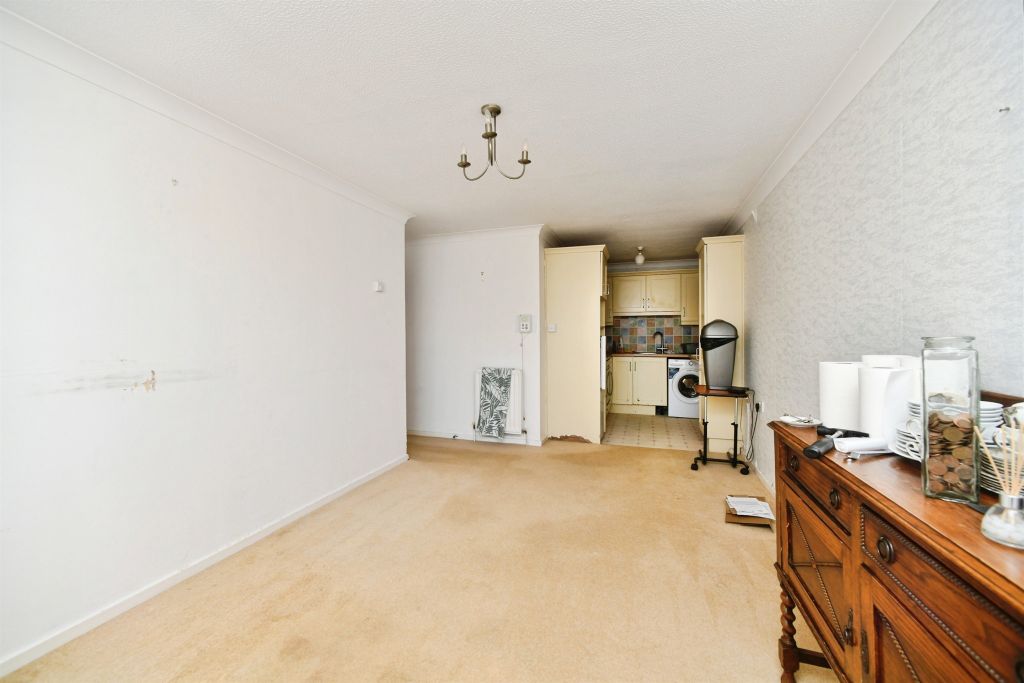 Additional image 4 of 1 bed flat for saleCentral Avenue, Telscombe Cliffs, Peacehaven BN10