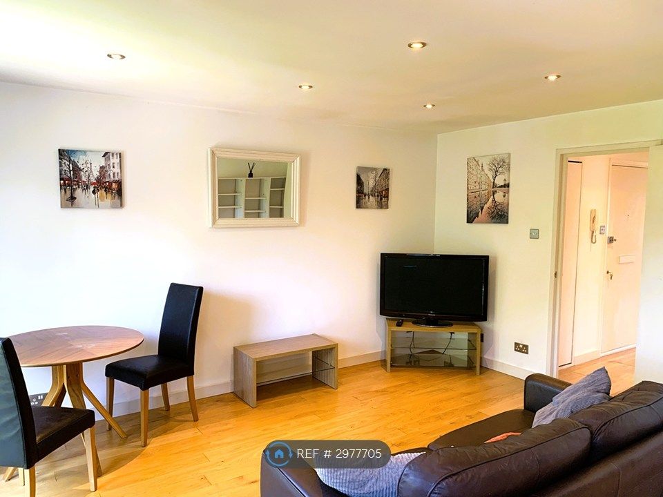 Property photo 1 of 13 Living Room