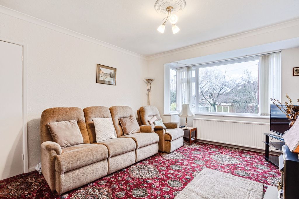 Property photo 2 of 15 Lounge