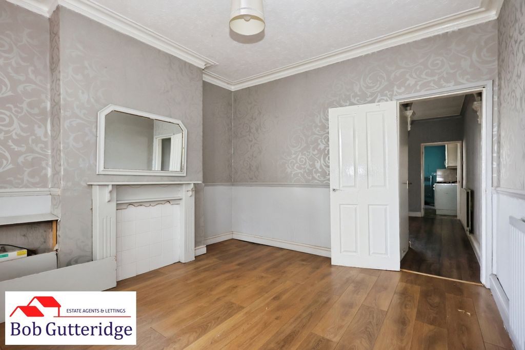 Property photo 3 of 11 Bay Fronted Lounge
