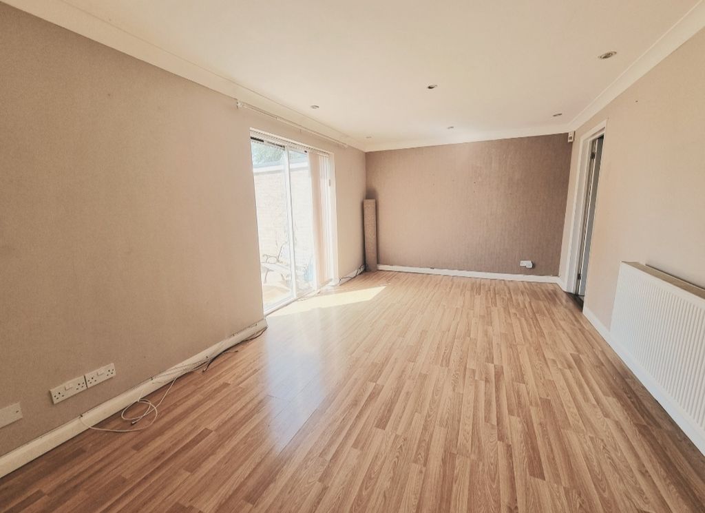 Property photo 2 of 12 Living Room