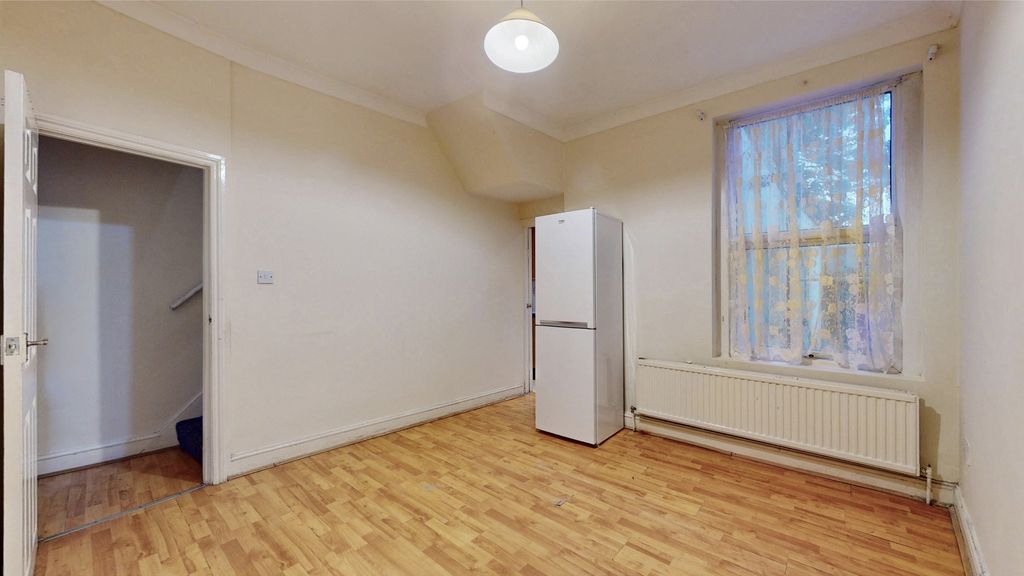Property photo 2 of 16 Photo 11