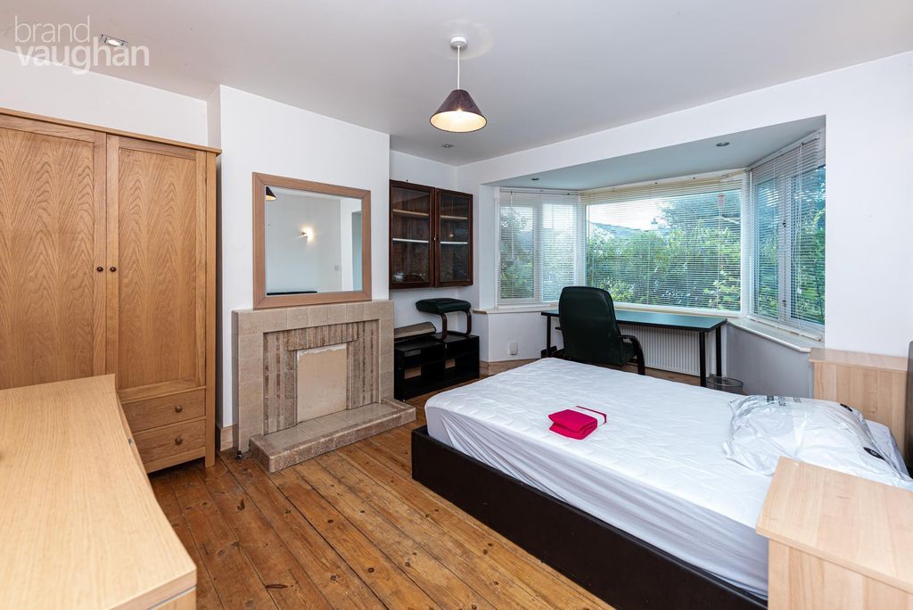 Property photo 3 of 9 Bedroom