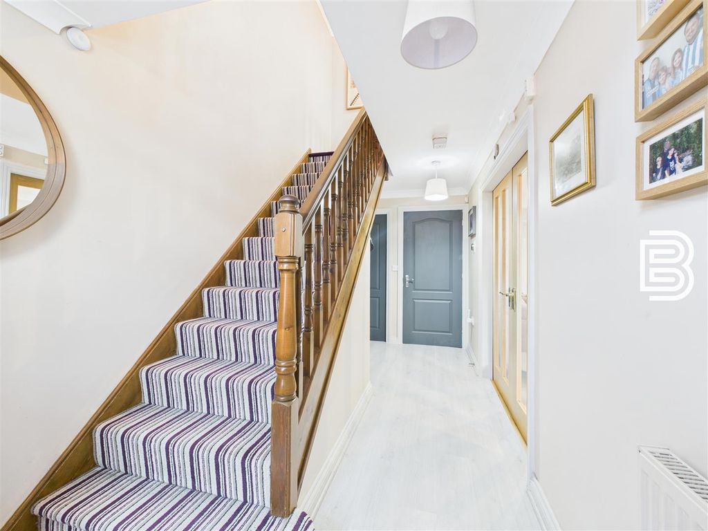 Property photo 3 of 22 Entrance Hall.Jpg