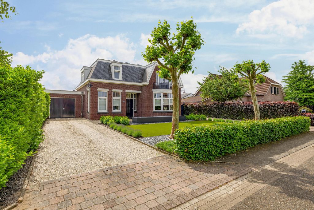 Property photo 3 of 42