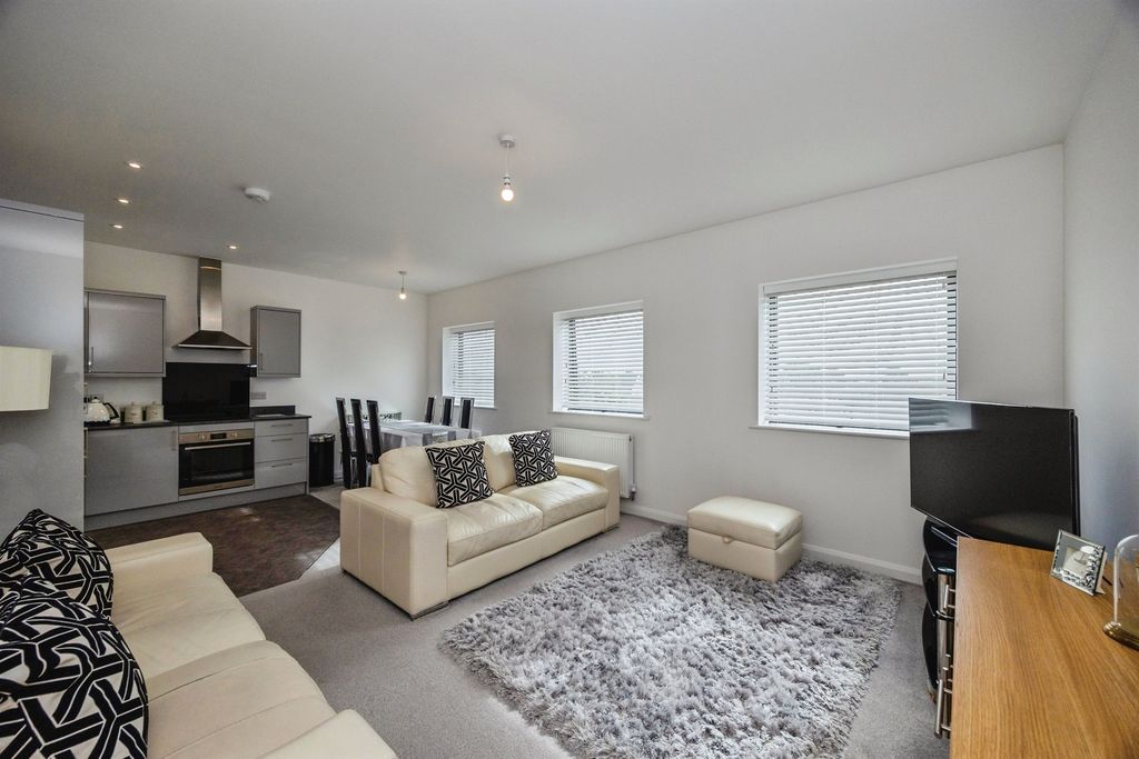 Property photo 2 of 10