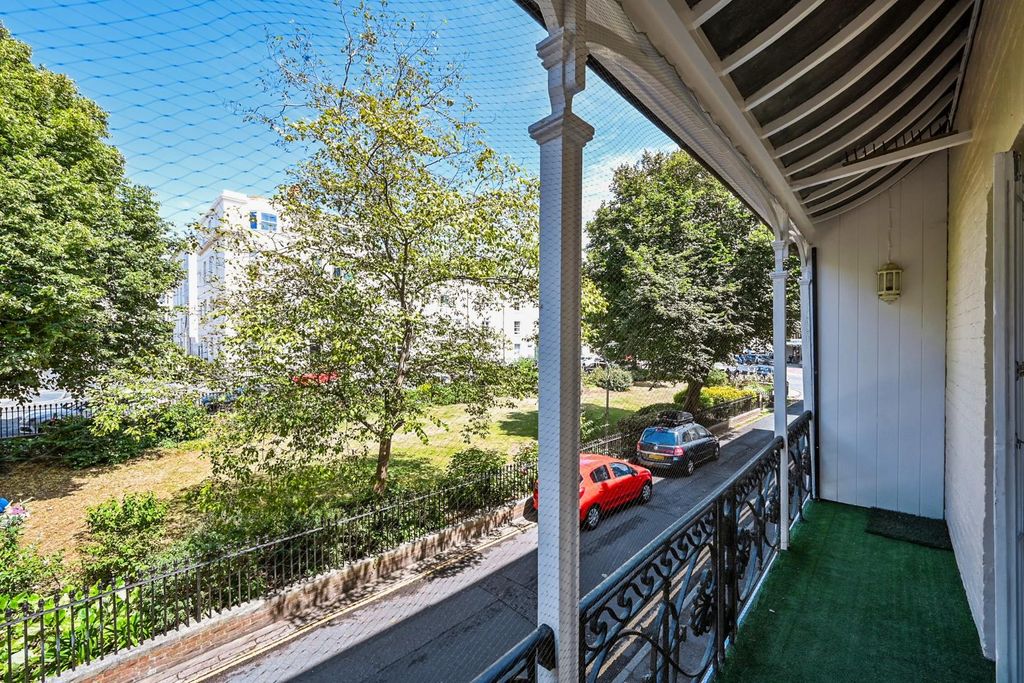 Property photo 2 of 27