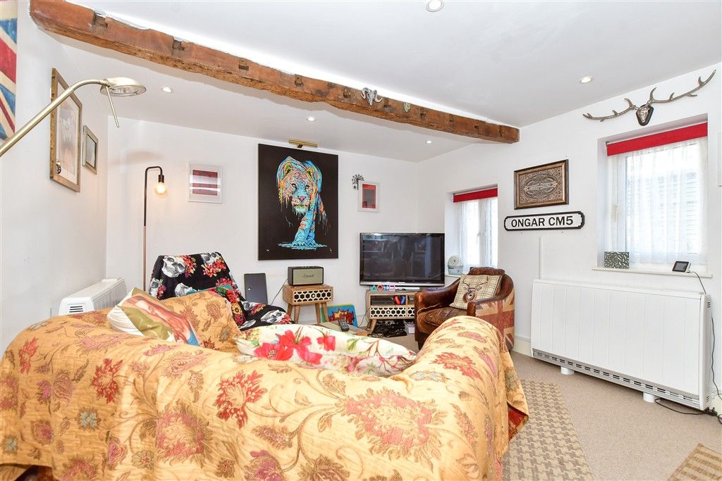 Property photo 3 of 8 Lounge