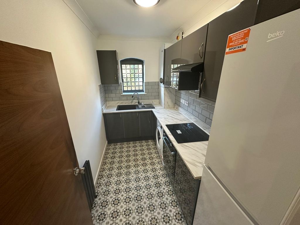 Property photo 1 of 5 Living Room