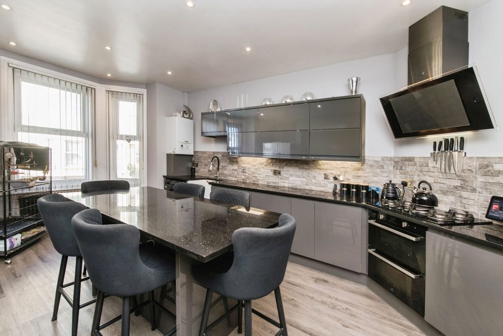 Property photo 2 of 25 Pbox-Img.Jpg