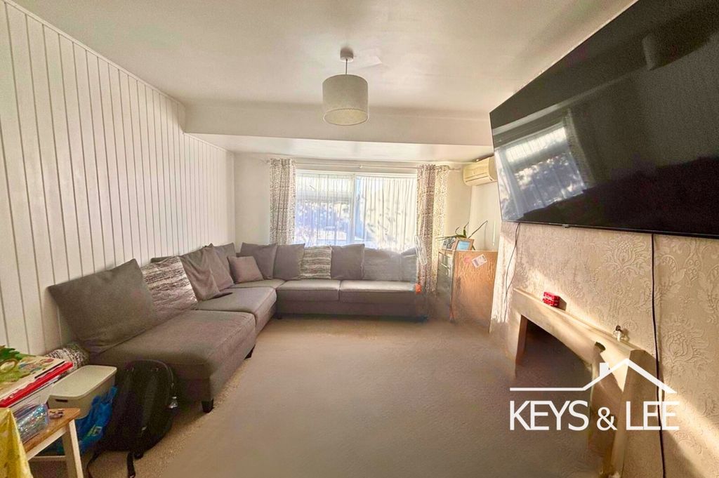 Property photo 3 of 7 4775702