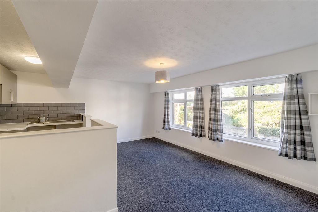 Property photo 2 of 5 Living.Jpg