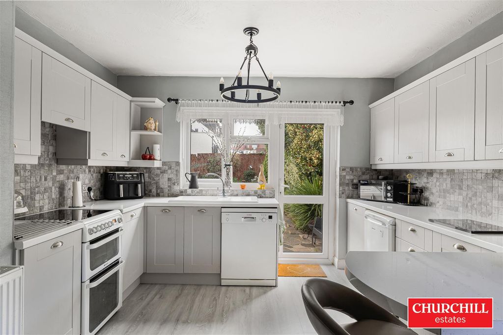 Property photo 3 of 24