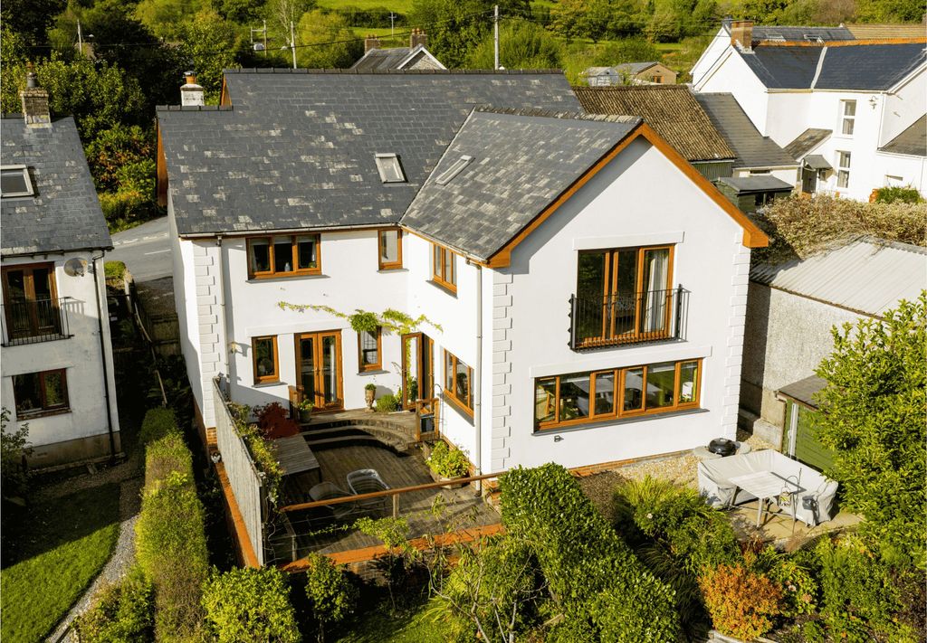 Property photo 1 of 44