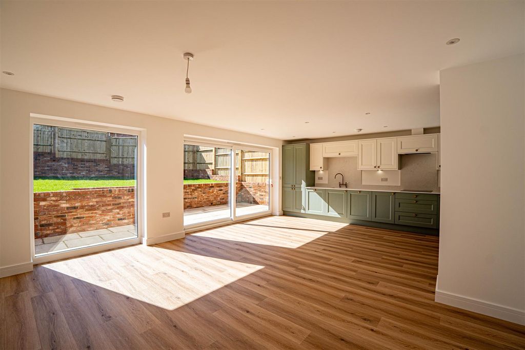 Property photo 2 of 40 Dsc04896-Hdr.Jpg