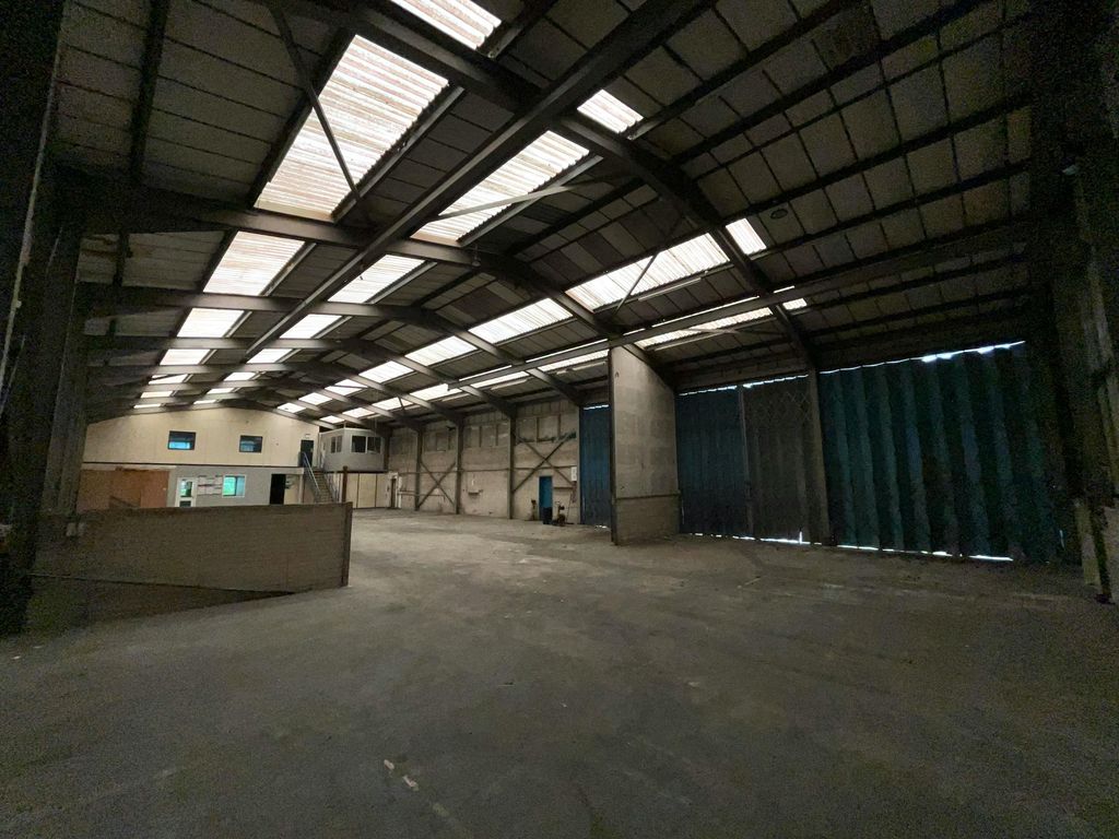 Property photo 3 of 10 Warehouse