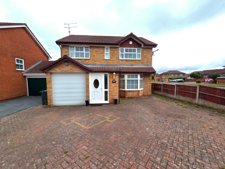 Property photo 1 of 21 Chain Free! Spacious 4-Bedroom Detached Home Inc. Garage | Barton Hills | Corner Plot