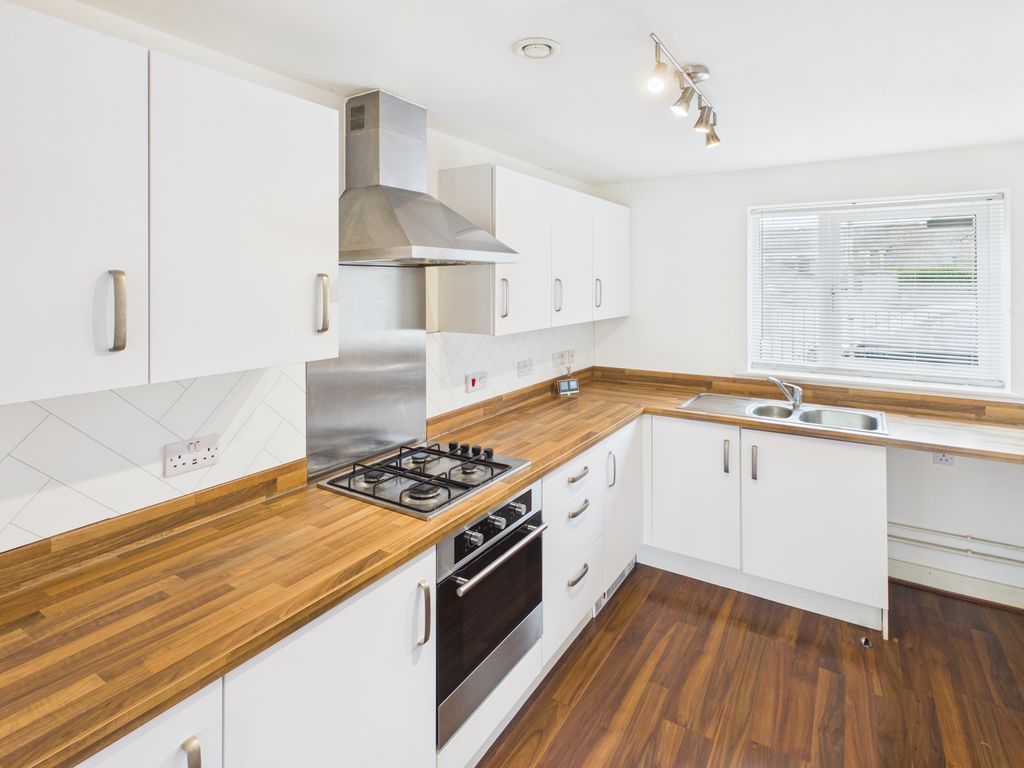 Property photo 2 of 9 Kitchen