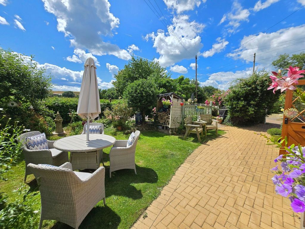 Property photo 2 of 23