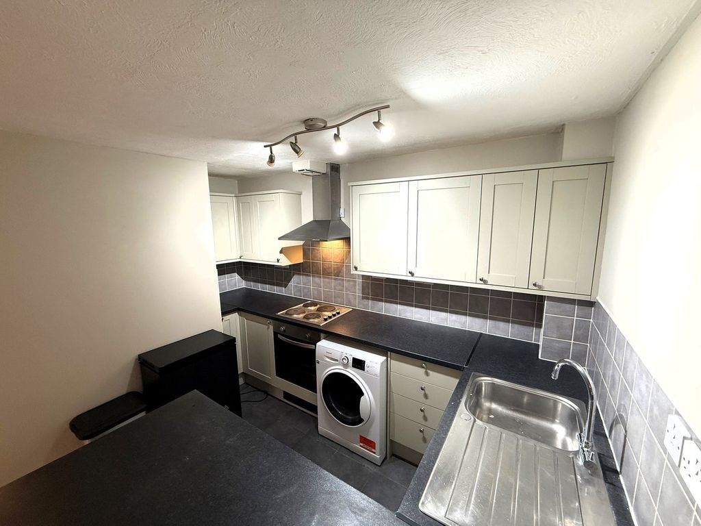 Property photo 3 of 6