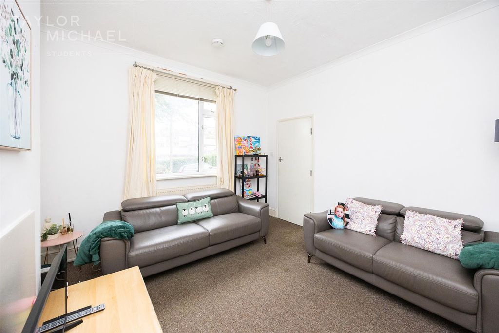 Property photo 2 of 9 Living Room