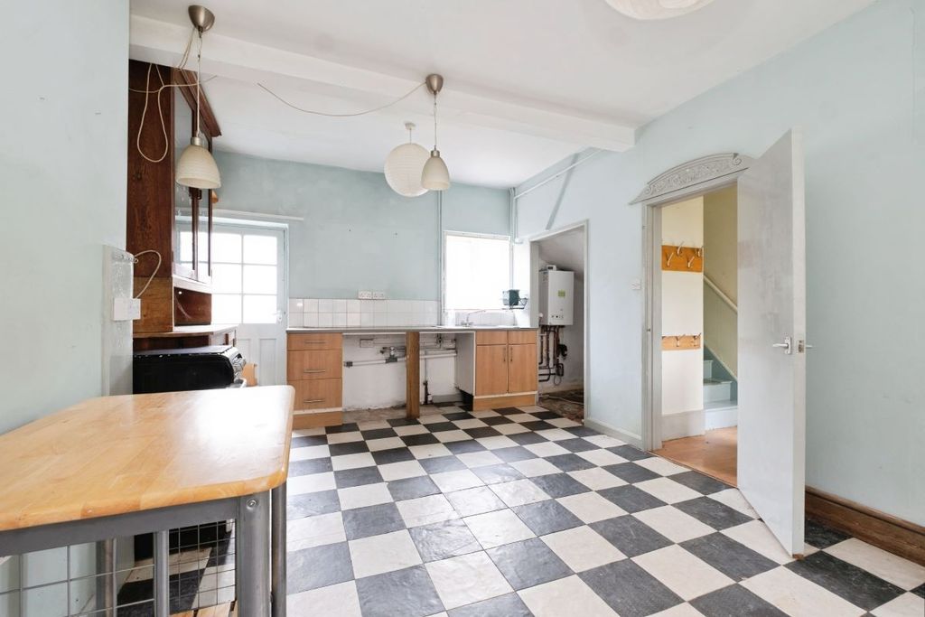 Property photo 3 of 12