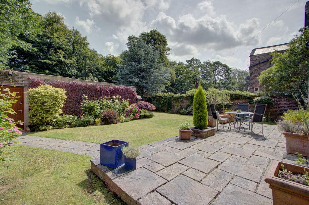 Property photo 2 of 42 Rear Garden