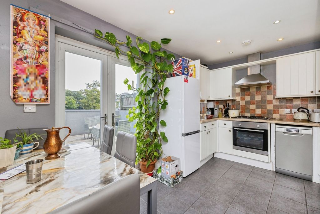 Property photo 3 of 24 Pbox-Img.Jpg
