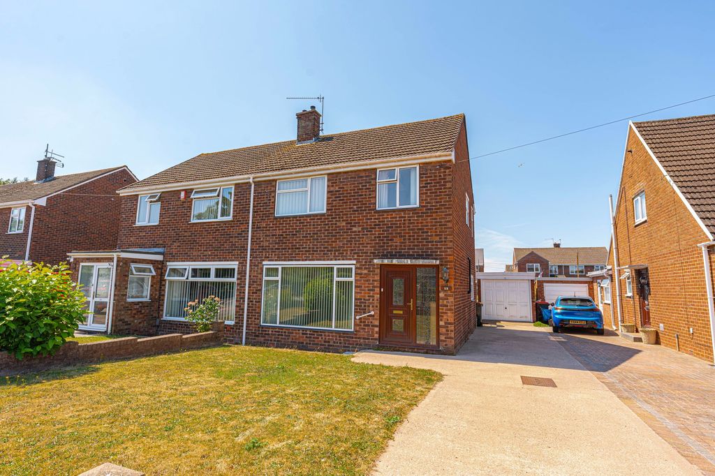 Property photo 1 of 32