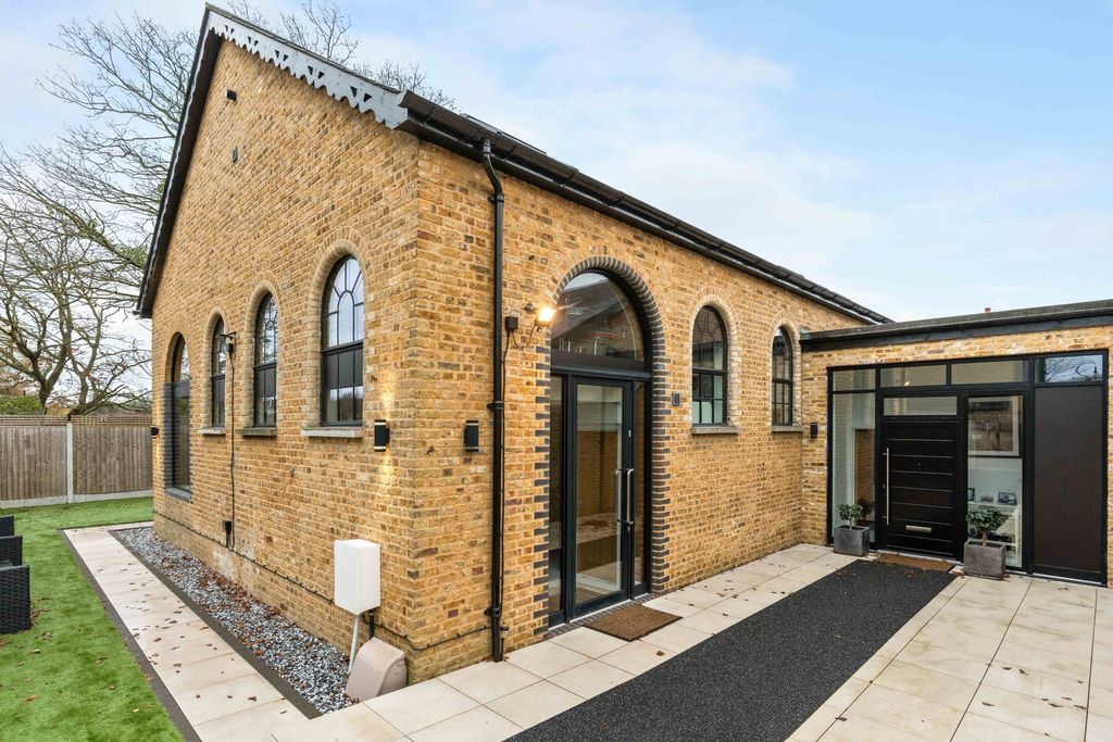 Property photo 1 of 33