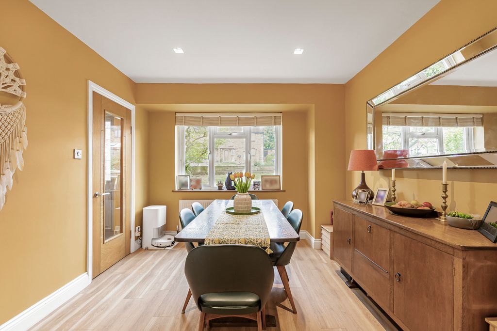 Property photo 3 of 34 Dining Room