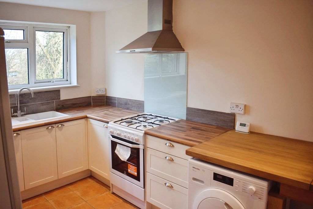 Property photo 1 of 9 Kitchen