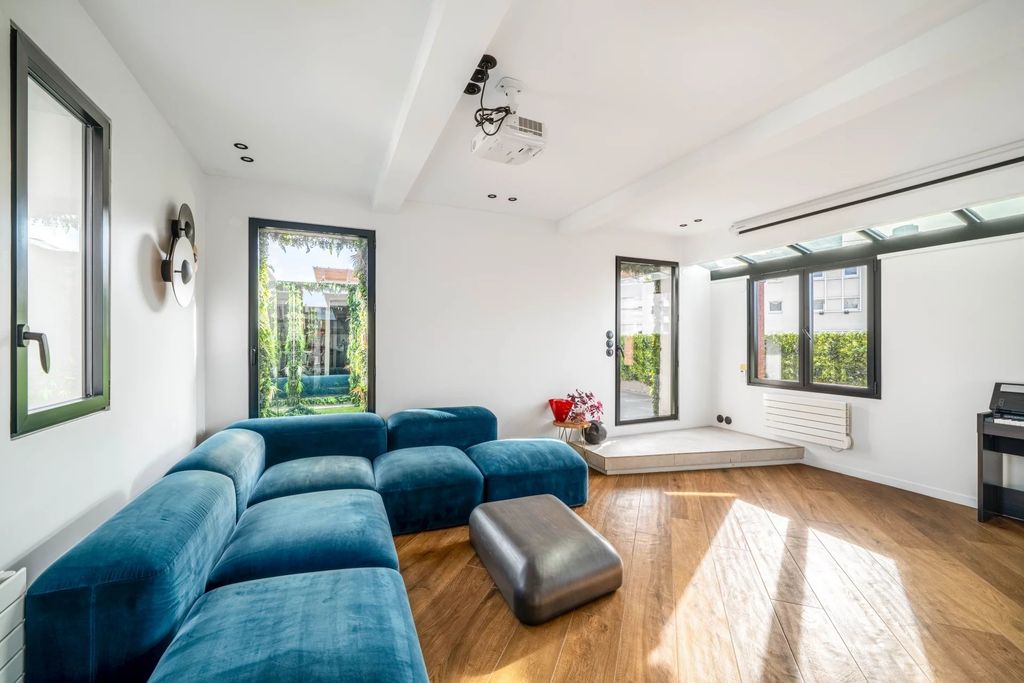 Property photo 2 of 25