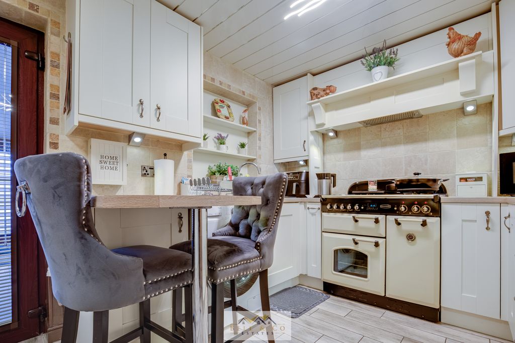 Property photo 2 of 36 Kitchen 1.3